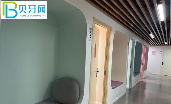 武漢青橙口腔能刷社?？▎?/></p>
<p>五：武漢青城口腔診所地址在哪里？</p>
<p>湖北省武漢市洪山區(qū)光谷SBI創(chuàng)業(yè)街2號樓</p>
<p>綜上所述：武漢傾誠口腔是正規(guī)靠譜的口腔機構(gòu)。價目表是負擔得起的，不貴。網(wǎng)友評論說，醫(yī)生的牙科技術(shù)比較好，大家可以放心治牙！</p>
            <p>以上是關(guān)于<strong>武漢青橙口腔怎么樣是正規(guī)的嗎，收費怎么樣，能刷社?？▎?/strong>的相關(guān)介紹，想要了解更多醫(yī)生，案例等內(nèi)容，歡迎在線咨詢客服哦。</p>
            <div   id="lff99zp"   class="content_tag">
                <div   id="df99fx9"   class="content_tag_left">關(guān)鍵詞：</div>
                <div   id="jrhx9zj"   class="content_tag_right">
                     
                    <a class="content_tag_right_item" href="/tag/%E9%9D%92%E6%A9%99">青橙</a> 
                     
                    <a class="content_tag_right_item" href="/tag/%E7%A7%8D%E7%89%99">種牙</a> 
                     
                    <a class="content_tag_right_item" href="/tag/%E5%8F%A3%E8%85%94%E6%8A%A4%E7%90%86">口腔護理</a> 
                     
                    <a class="content_tag_right_item" href="/tag/%E6%AD%A3%E8%83%BD%E9%87%8F">正能量</a> 
                    
                </div>
            </div>
            <p class="ask_doctor">
                <a ><img src="/static/images/dibuzx.jpg" title="" alt="在線咨詢" rel="nofollow"></a>
            </p>
            <p class="show_bianji">編輯：</p>
        </div>
        <div   id="9rpf7jx"   class="fr width_fr mohutupian">
            <!--  -->
            <div   id="1lb7rz9"   class="zixun_gonglue mt0 margin_l">
                <h3><i></i>牙友點評<a href="/list_3/" class="fr mor_l"><span>更多></span></a></h3>
                 
                <ul>
                    <li>
                        <a href="/list_3/5051.html" class="img"><img src="/static/upload/images/y20221202/z5yxgq1v4dz.jpg" alt="浙江衢州鹿鳴口腔門診怎么樣？"></a>
                        <p class="tit"><a href="/list_3/5051.html">浙江衢州鹿鳴口腔門診怎么樣？</a></p>
                        <p class="txt">浙江衢州鹿鳴口腔門診怎么樣？浙江衢州鹿鳴口腔門診是一家以提供優(yōu)質(zhì)服務(wù)為特色的口碑門診。醫(yī)院環(huán)境溫馨舒適，裝修精致，積累了很好的口碑評價。1.浙江衢州鹿鳴口腔門診···<a href="/list_3/5051.html">[詳細]</a></p>
                    </li>
                </ul>
                 
                <ul>
                    <li>
                        <a href="/list_3/5050.html" class="img"><img src="/static/upload/images/y20221202/ktg5akngtcc.jpg" alt="蘇州康橋口腔醫(yī)院電話了解詳情，想了解客戶口碑"></a>
                        <p class="tit"><a href="/list_3/5050.html">蘇州康橋口腔醫(yī)院電話了解詳情，想了解客戶口碑</a></p>
                        <p class="txt">有朋友在后臺咨詢。我想知道蘇州康橋口腔醫(yī)院的評價是否好。我還打電話了解細節(jié)。為什么這么麻煩？本文是小編探店評估記錄。如果你想了解客戶的聲譽，請看這里！一、蘇州康···<a href="/list_3/5050.html">[詳細]</a></p>
                    </li>
                </ul>
                 
                <ul>
                    <li>
                        <a href="/list_3/5048.html" class="img"><img src="/static/upload/images/y20221202/azgp4rwnrhk.jpg" alt="上海奉浦醫(yī)院口腔科是坑人嗎？ 看完最近的口碑評價，我明白了"></a>
                        <p class="tit"><a href="/list_3/5048.html">上海奉浦醫(yī)院口腔科是坑人嗎？ 看完最近的口碑評價，我明白了</a></p>
                        <p class="txt">上海奉浦醫(yī)院口腔科是一個合格的口腔診療科，醫(yī)生團隊也經(jīng)過了嚴格的篩選。為所有來醫(yī)院的患者創(chuàng)造一個穩(wěn)定的醫(yī)療質(zhì)量體驗和舒適的牙科護理環(huán)境。奉浦醫(yī)院的聲譽好嗎？上?！ぁぁ?a href="/list_3/5048.html">[詳細]</a></p>
                    </li>
                </ul>
                 
                <ul>
                    <li>
                        <a href="/list_3/5046.html" class="img"><img src="/static/upload/images/y20221202/12mld3v4pbd.jpg" alt="金華蘭溪性價比高的牙科有哪些？金華卓奧口腔怎么樣？"></a>
                        <p class="tit"><a href="/list_3/5046.html">金華蘭溪性價比高的牙科有哪些？金華卓奧口腔怎么樣？</a></p>
                        <p class="txt">金華哪個牙科好？蘭溪市正規(guī)實惠的牙科有哪些？經(jīng)過小編的方便評價，我們找到了一個合格、價格實惠、口碑好的牙科。這是金華卓奧口腔。為什么推薦？請直接看下面的評論。金···<a href="/list_3/5046.html">[詳細]</a></p>
                    </li>
                </ul>
                 
                <ul>
                    <li>
                        <a href="/list_3/5044.html" class="img"><img src="/static/upload/images/y20221202/jqf2x1lt3e5.jpg" alt="杭州富陽金鉑利口怎么樣？口碑好嗎？市民說正規(guī)便宜好。"></a>
                        <p class="tit"><a href="/list_3/5044.html">杭州富陽金鉑利口怎么樣？口碑好嗎？市民說正規(guī)便宜好。</a></p>
                        <p class="txt">杭州還有很多大大小小的口腔醫(yī)院和診所，那么杭州哪個牙科比較好呢？杭州富陽金白金口腔怎么樣？口碑好嗎？根據(jù)當?shù)厥忻竦姆答?，醫(yī)院正規(guī)可靠的牙科技術(shù)還可以，收費價格合···<a href="/list_3/5044.html">[詳細]</a></p>
                    </li>
                </ul>
                
            </div>
        </div>
    </div>
</div>
<div   id="lfd99fn"   class="list_kecheng layout">
    <h3 class="rem_title" style="width: 100%;">相關(guān)推薦</h3>
    <div   id="xzxb999"   class="rem_box">
         
        <div   id="dnv79nd"   class="rem_item">
            <a href="/list_3/5051.html">浙江衢州鹿鳴口腔門診怎么樣？</a>
        </div>
         
        <div   id="hxfrhp7"   class="rem_item">
            <a href="/list_3/5050.html">蘇州康橋口腔醫(yī)院電話了解詳情，想了解客戶口碑</a>
        </div>
         
        <div   id="tdbh7zr"   class="rem_item">
            <a href="/list_3/5048.html">上海奉浦醫(yī)院口腔科是坑人嗎？ 看完最近的口碑評價，我明白了</a>
        </div>
         
        <div   id="9hnpflz"   class="rem_item">
            <a href="/list_3/5046.html">金華蘭溪性價比高的牙科有哪些？金華卓奧口腔怎么樣？</a>
        </div>
         
        <div   id="rb799pb"   class="rem_item">
            <a href="/list_3/5044.html">杭州富陽金鉑利口怎么樣？口碑好嗎？市民說正規(guī)便宜好。</a>
        </div>
         
        <div   id="9jz7rxr"   class="rem_item">
            <a href="/list_3/5042.html">吉林愛牙口腔門診部好嗎？我們來看看口碑如何附地址。</a>
        </div>
         
        <div   id="1fld99h"   class="rem_item">
            <a href="/list_3/5039.html">長沙優(yōu)仕口腔好嗎？患者的口碑評價如何？</a>
        </div>
         
        <div   id="vfd9hfl"   class="rem_item">
            <a href="/list_3/5037.html">南通美奧口腔門診怎么樣？正式嗎？附門診時間和地址</a>
        </div>
        
    </div>
</div>
<footer>
            <div   id="tztpn7z"   class="footer">
                <div   id="xdphvlb"   class="layout clearfix">
                    <img src="/static/images/tmlogo.png" class="fl footer_logo" width="185" style="height:auto">
                    <ul class="fl">
                        <li id="b9z9p9z"    class="footer_nav">
                            
                            <a href="/news_1091/" title="口腔醫(yī)院排名" target="_blank">口腔醫(yī)院排名</a>
                            
                            
                            <a href="/news_1100/" title="口腔醫(yī)院價格" target="_blank">口腔醫(yī)院價格</a>
                            
                            
                            <a href="/pages_21/" rel="nofollow">關(guān)于我們</a>
                            
                            <a href="/pages_22/" rel="nofollow">聯(lián)系我們</a>
                            
                            <a href="/index.php/sitemap.xml" target="_blank">網(wǎng)站地圖</a>
                            
                            <a href="/pages_23/" rel="nofollow">版權(quán)申明</a>
                            
                            <div   id="xdfthfv"   class="ba_398">
                                <a  target="_blank" rel="nofollow">網(wǎng)站備案號：京ICP備2022003338號-1</a>
                            </div>
                        </li>
                        <li>免責聲明：本網(wǎng)站部分內(nèi)容來源于公眾平臺及網(wǎng)絡(luò)，如有侵犯版權(quán)請聯(lián)系我們</li>
                    </ul>
                    <p class="footer_weixin fl">
                        <span>手機版</span>
                        <img src="/static/upload/image/20220213/1644733911763517.png" class="Wx_img" alt="">
                    </p>
                </div>
            </div>
        </footer>
        
        
	
<!--
<style>
img:after{
    content: 