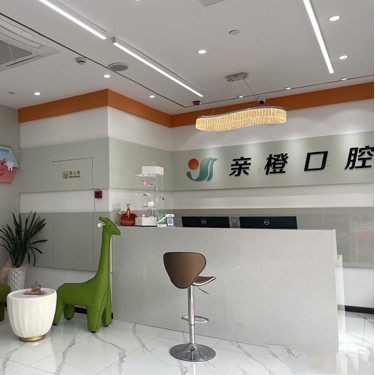 杭州一顆種植牙齒多少錢！杭州親橙口腔門診部(余杭區(qū))種植牙價(jià)格表參考，德國(guó)ht瑞西歐種植牙：6316元起/顆！