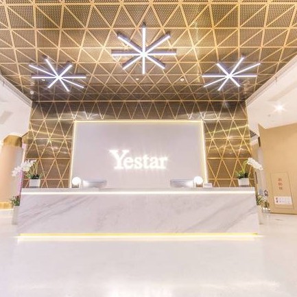 臺(tái)州半口種牙最好的牙科醫(yī)院排行！臺(tái)州藝星·美容口腔店(正畸矯正中心)醫(yī)生手術(shù)專業(yè)、設(shè)備先進(jìn)正規(guī)！