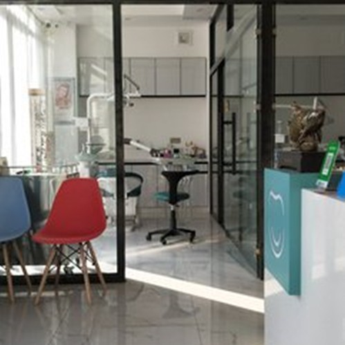 濰坊種植牙齒價錢！濰坊高新區(qū)李騰口腔診所種植牙價格表更新，國產(chǎn)萊頓BLB種植牙價格：3535元起/顆！