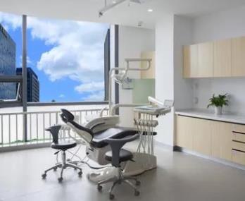 泰興艾齒嘉口腔(吾悅廣場(chǎng)店)