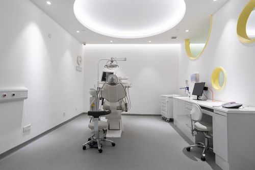 金華種植一顆假牙多少錢！東陽(yáng)華盛口腔種植牙價(jià)格表，德國(guó)ABT種植牙：7506元起/顆！